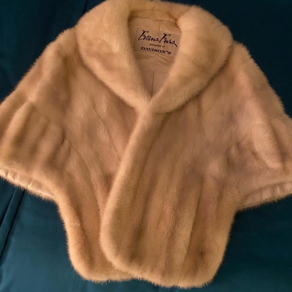 MINK: Authentic  Mink Cape - Picture 9 of 16